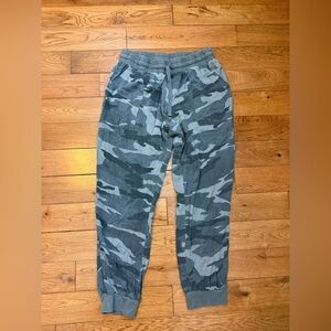 Splendid Lakeside Gray Camo Drawstring Waist Joggers